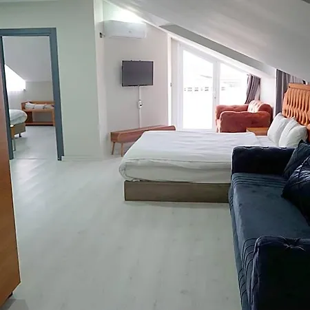 Hotel The North 2*